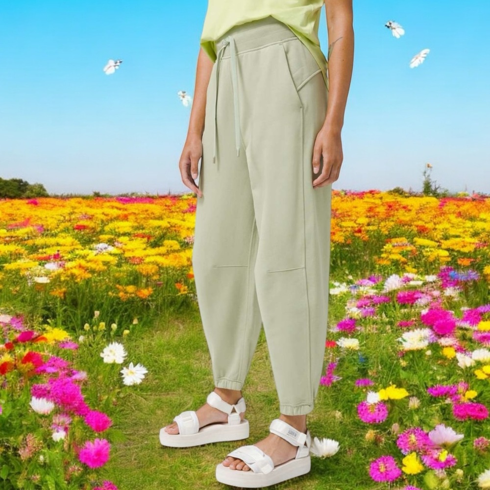Lululemon Relaxed Fit French Terry Jogger in Green Fern Sz 4